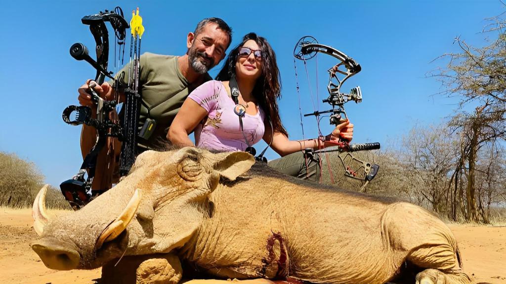 El doctor Pedro Cavadas junto con su mujer Naima, a la que conoció por la arquería.