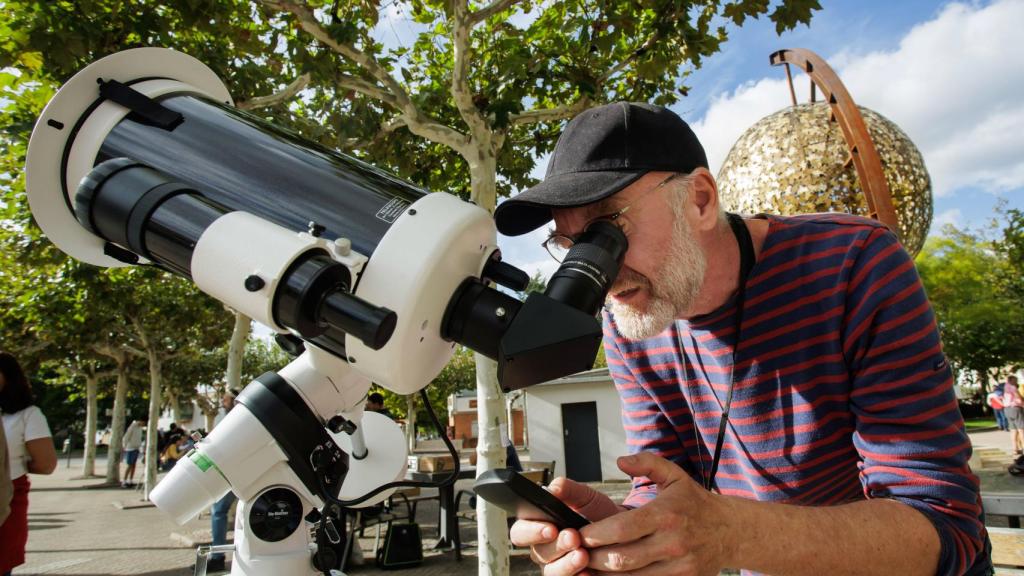 El sol concita en Ciudad Rodrigo (Salamanca) a aficionados a la astronomía de todo el país