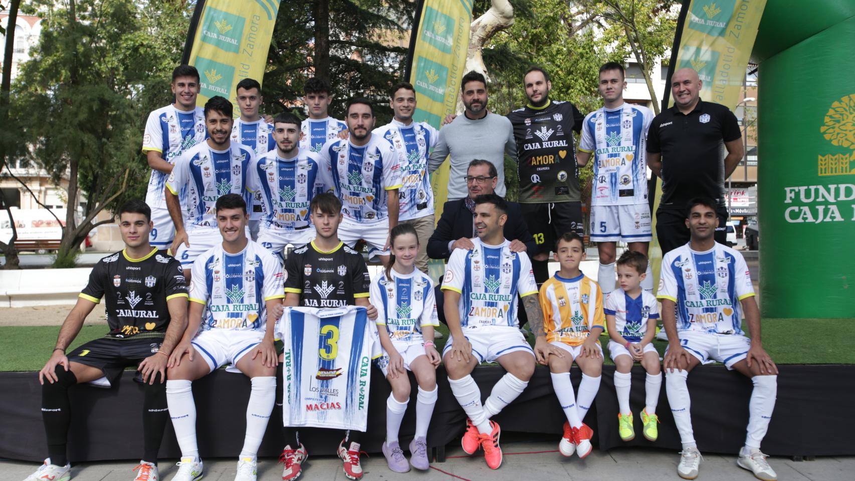 Presentación del primer equipo y del autobús oficial del Club Caja Rural de Zamora Atlético Benavente