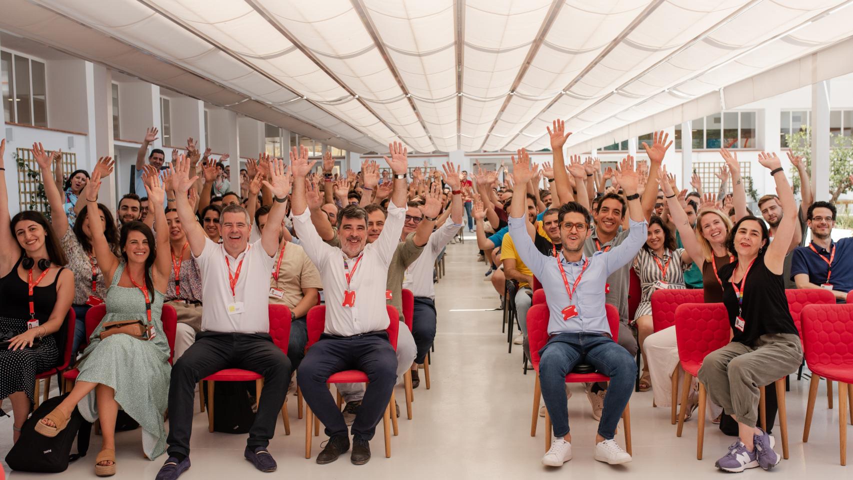 Directivos y empleados del centro de innovación de Vodafone en Málaga.