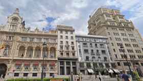 En el centro, el edificio de Alcalá 17, donde la cadena vasca Byou abrirá un hotel.