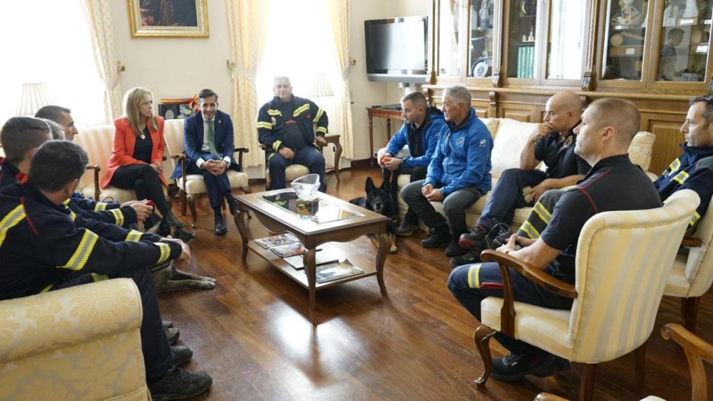 Recepción a los bomberos participantes en el dispositivo de Libia