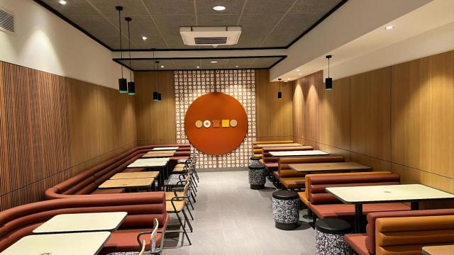 Interior del nuevo McDonald’s de los Cantones