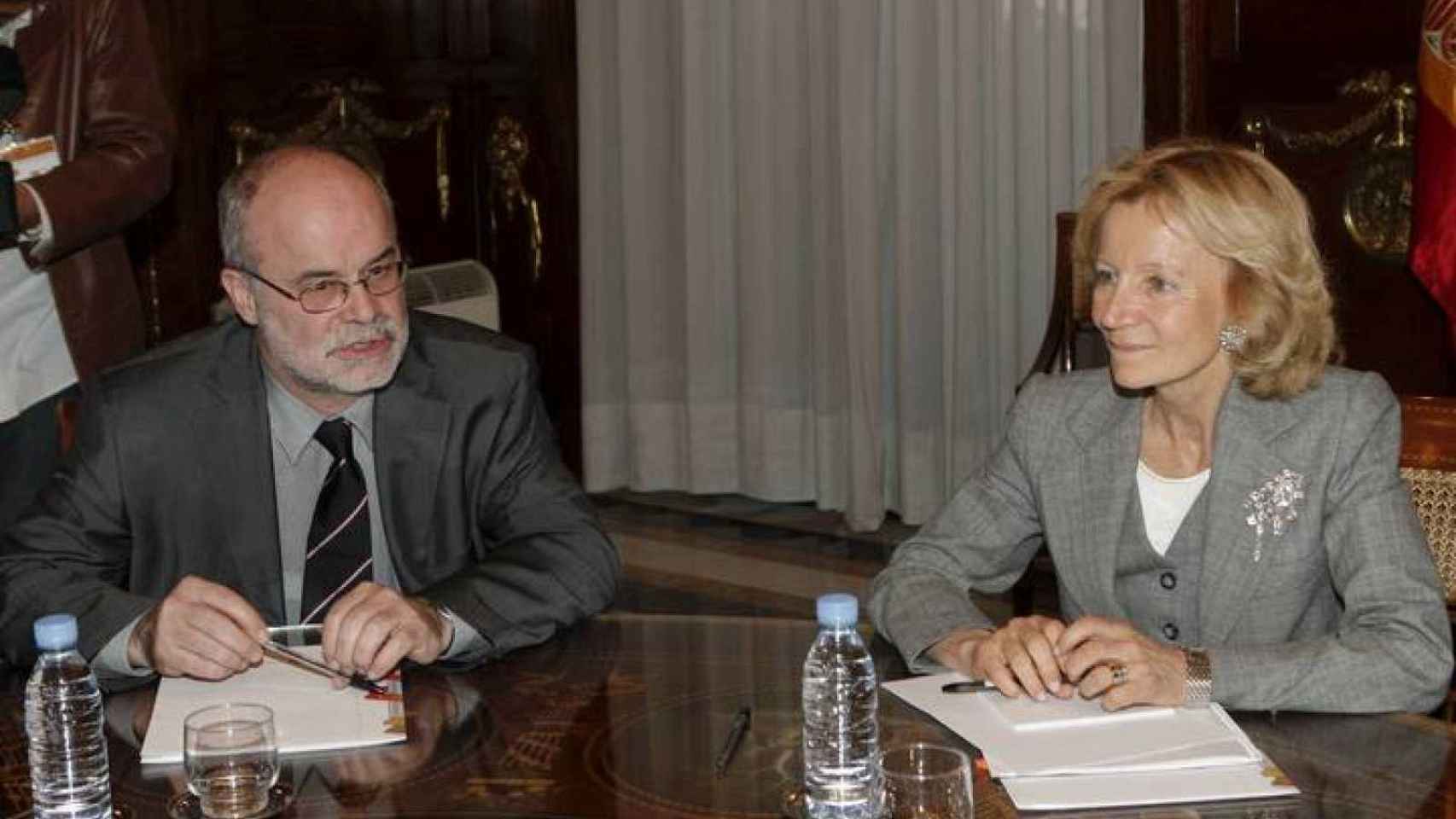 Antoni Castells, exconsejero de Economía de Cataluña, y Elena Salgado, exvicepresidenta del Gobierno y ministra de Economía, en una reunión en 2009.