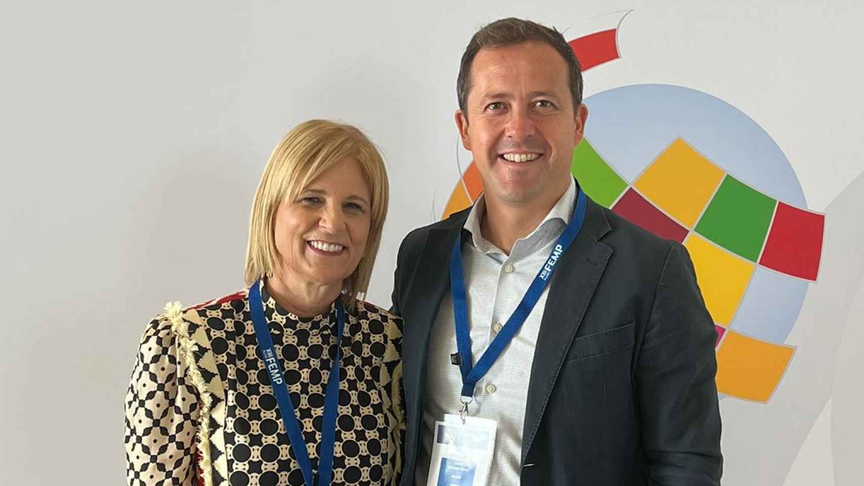 Carlos Velázquez y María José García Pelayo, alcaldesa de Jerez de la Frontera y nueva presidenta de la FEMP.