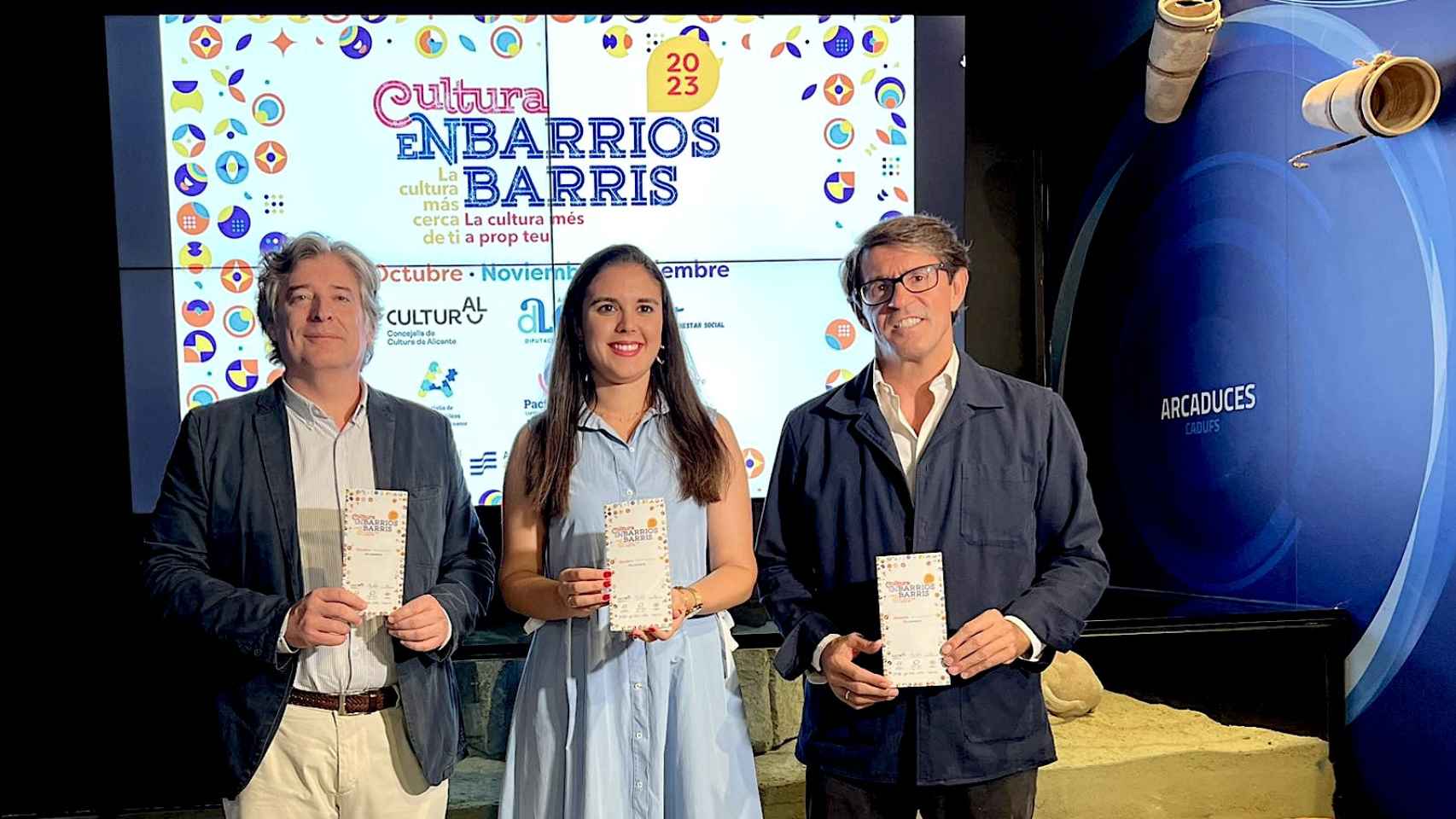 Martín Sanz, Nayma Beldjilali y Juan de Dios Navarro en la presentación del programa Cultura en Barrios.