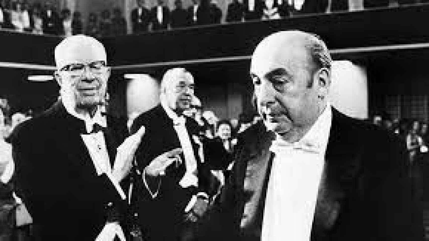 Neruda con el Rey Gustavo Adolfo VI en la ceremonia de los Nobel