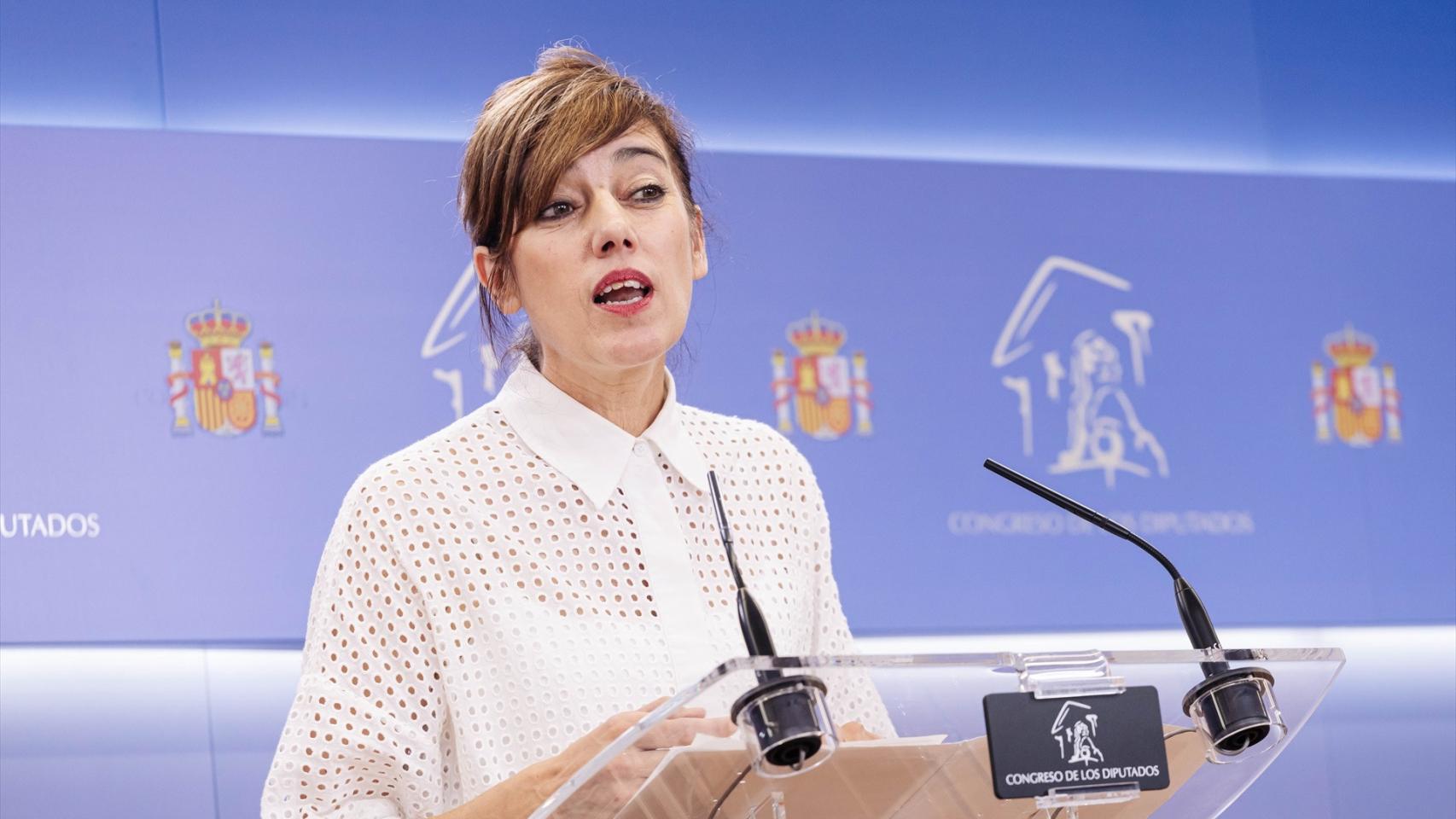 La portavoz parlamentaria de Sumar, Marta Lois, durante una rueda de prensa