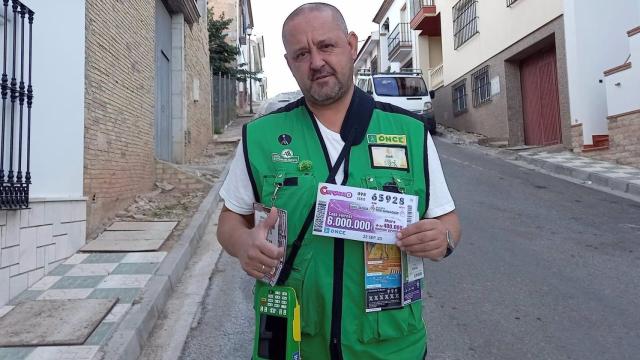 Jordi Vega, vendedor de la ONCE en Villanueva del Trabuco.