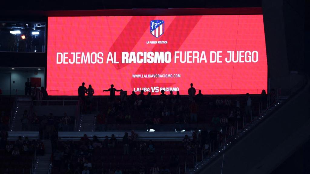 Lema del Atlético de Madrid contra el racismo en el derbi madrileño.