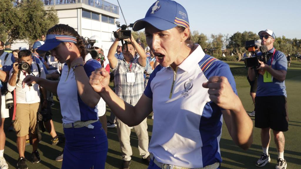 Carlota Ciganda celebra una victoria durante la Solheim Cup.