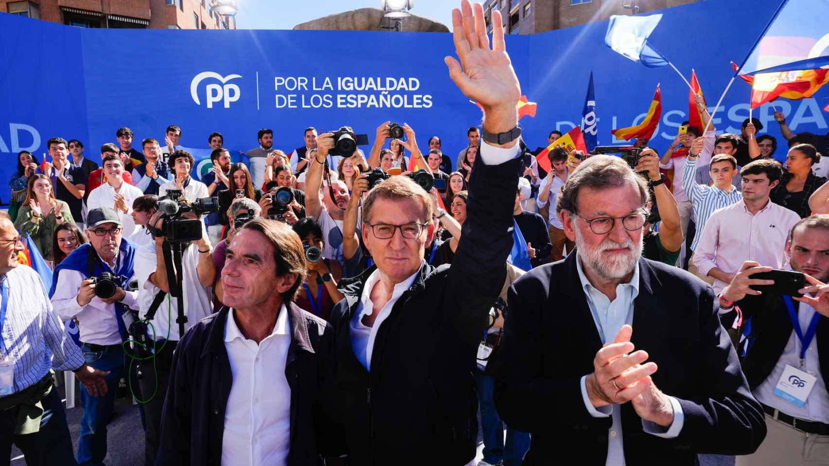 José María Aznar, Alberto Núñez Feijóo y Mariano Rajoy, este domingo durante el acto contra la amnistía del PP en Madrid.