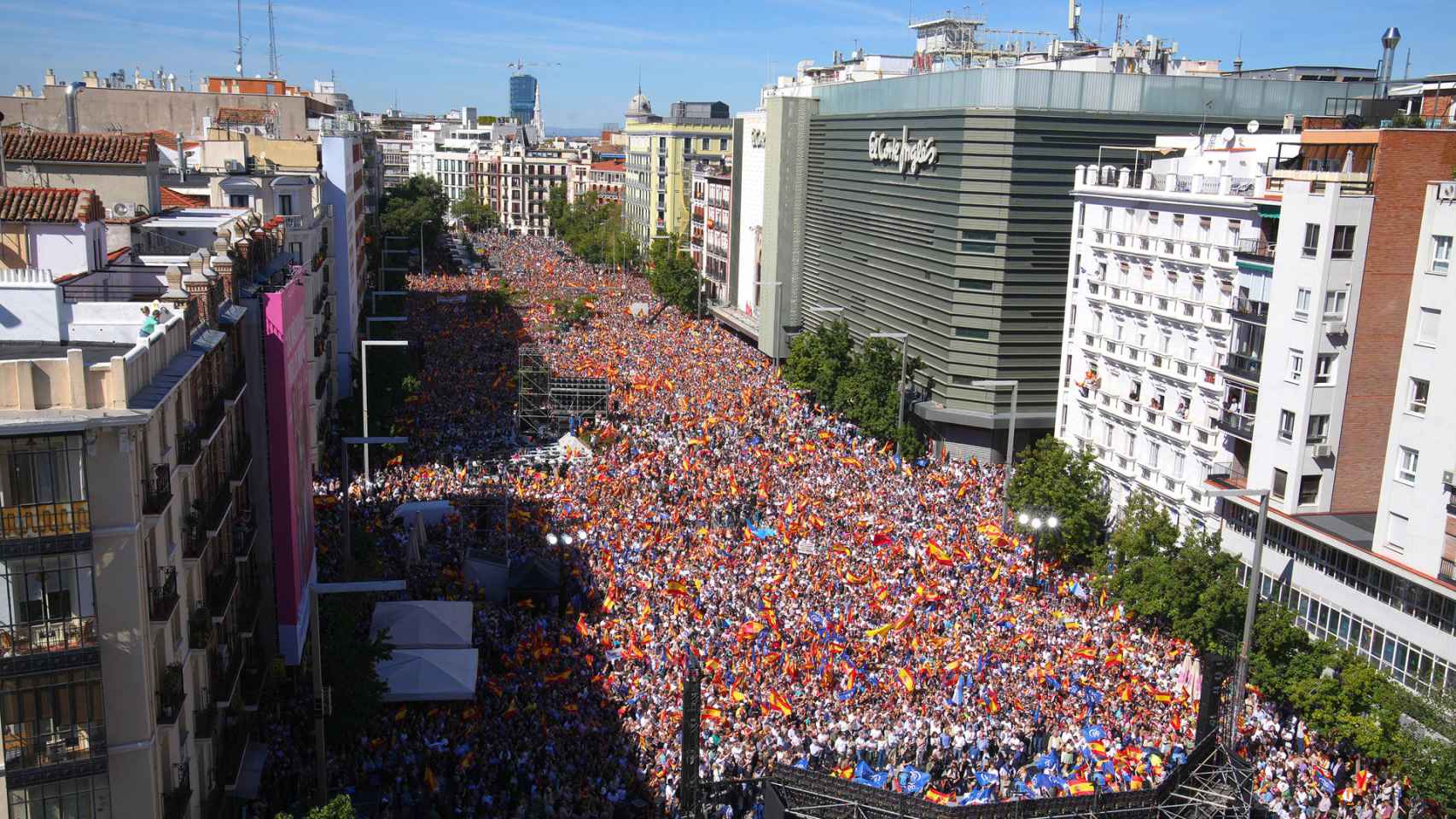 Panorámica de los asistentes al acto del PP en defensa de la igualdad de los españoles, en la avenida Felipe II, de Madrid.