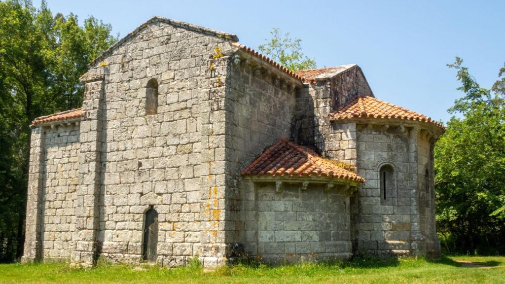 Iglesia románica de San Miguel de Breamo en Pontedeume