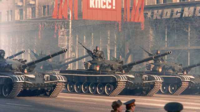 Desfile militar soviético en 1983