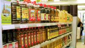 Sección de aceite en el supermercado.