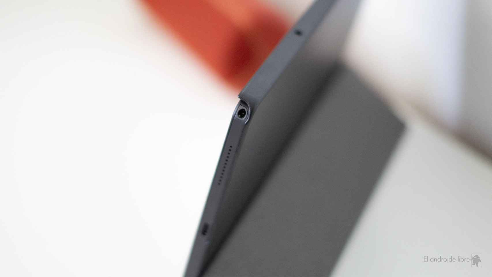 Posición del jack de 3,5 mm en la Acer Iconia Tab P10