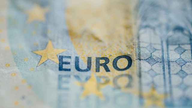 El euro cae a mínimos de marzo a la espera de que la inflación dé una sorpresa negativa