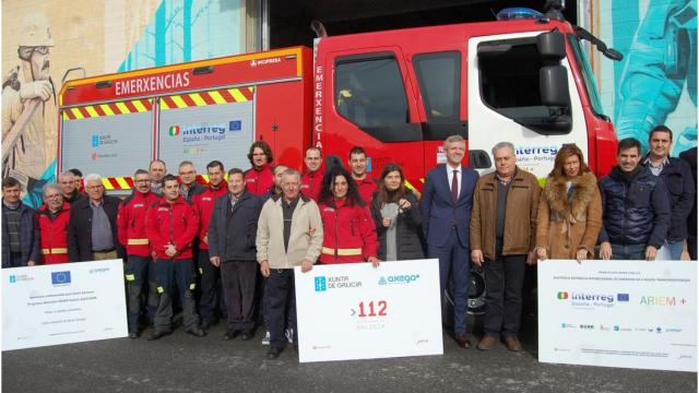 El presidente de la Xunta Alfonso Rueda junto a efectivos del proyecto Protempo