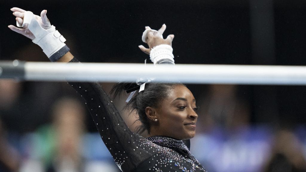 Simone Biles durante una competición.