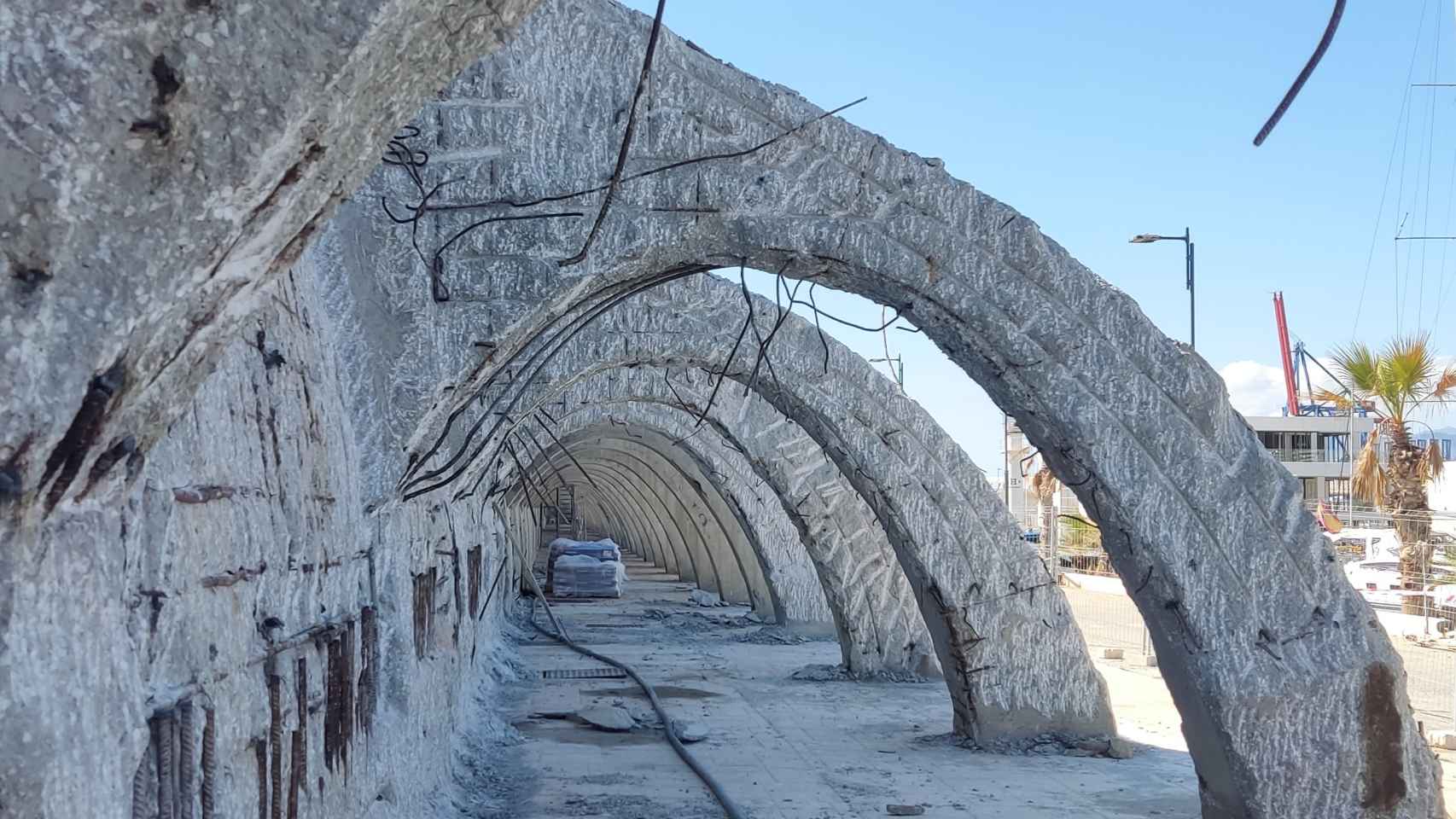 Imagen del estado actual del 'costillar' del dique de Levante.