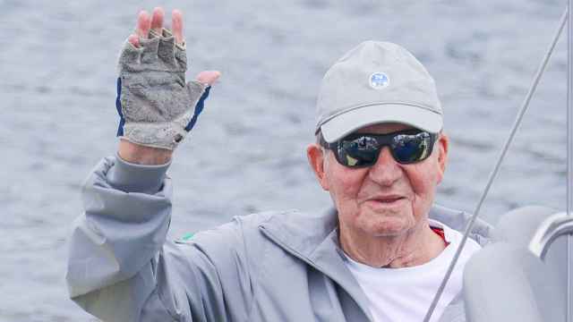 El rey Juan Carlos navegando en Sanxenxo el pasado julio.