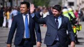 El presidente murciano, Fernando López Miras, este martes, saludando a su llegada al Congreso de los Diputados.