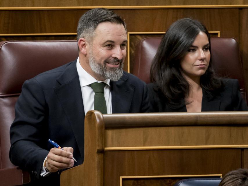 El líder de VOX, Santiago Abascal, y la portavoz de Vox en el Congreso, Pepa Rodríguez de Millán.