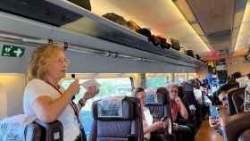 Una de las startups participantes durante su 'pitch' a bordo del tren.