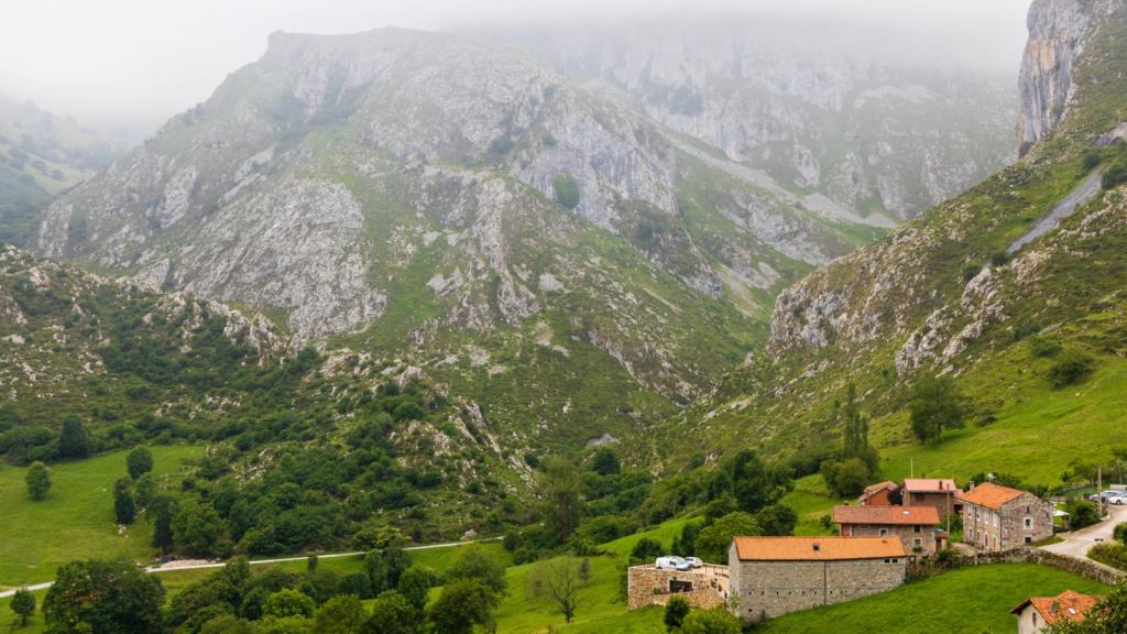 En esta comarca de Cantabria se come realmente bien (y es uno de los más bonitas)