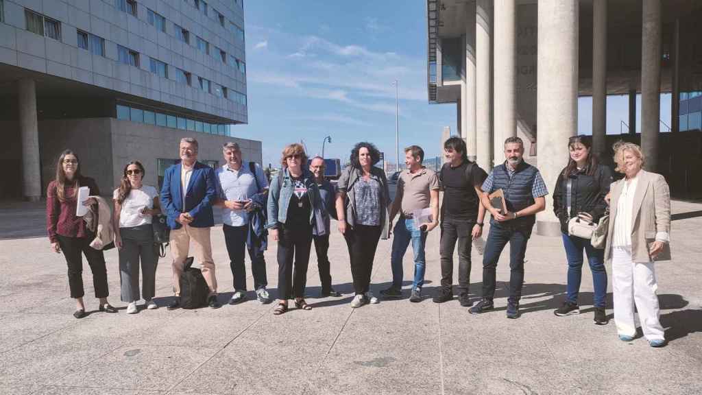 Representantes de los trabajadores en el Auditorio Mar de Vigo.