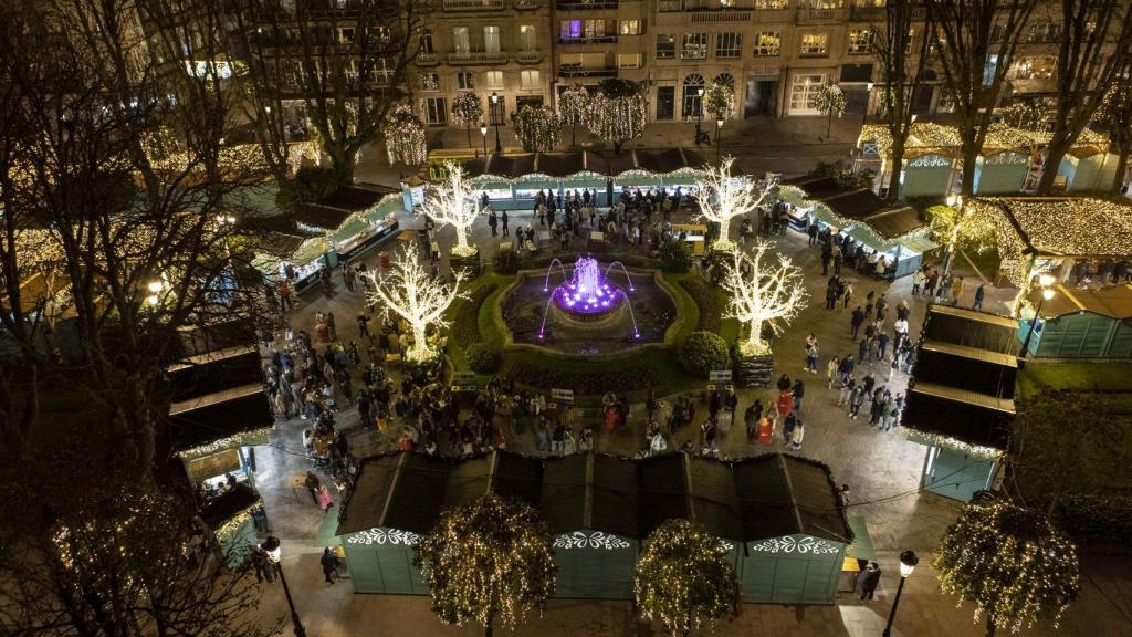 Mercado de Navidad en Plaza Compostela, en donde hay varios locales hosteleros.