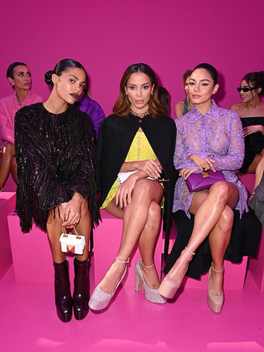 Tina Kunakey, Anitta y Vanessa Hudgens en el desfile de Valentino Womenswear FallWinter 2022/2023