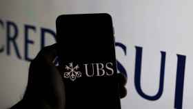 Logos de UBS y Credit Suisse.