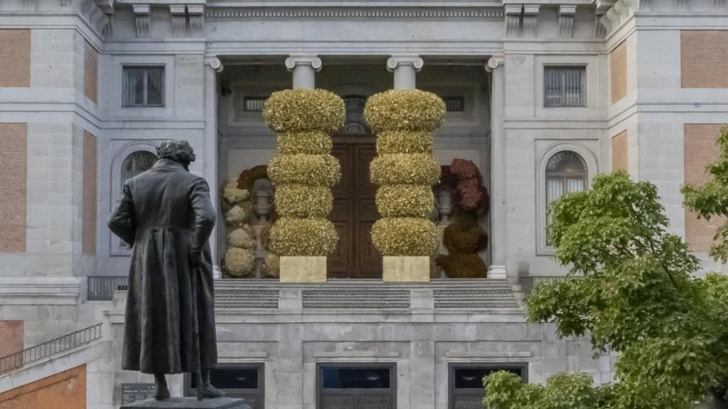 Imagen de la Puerta de Goya con la intervención artística.