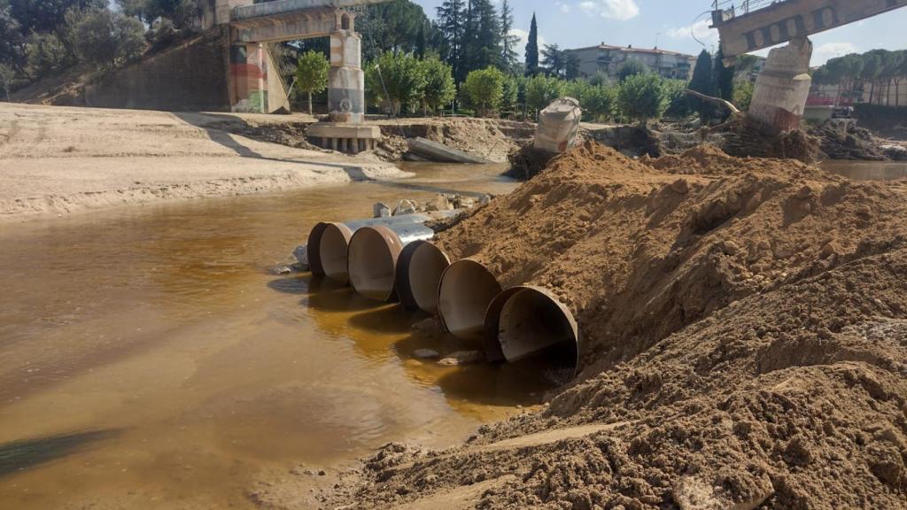 Trabajos de construcción de la escollera.