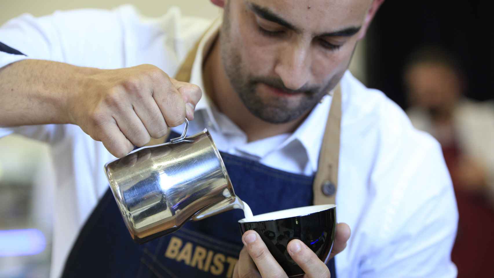 Un barista en una de las imágenes compartidas por Fórum Coffee Festival.