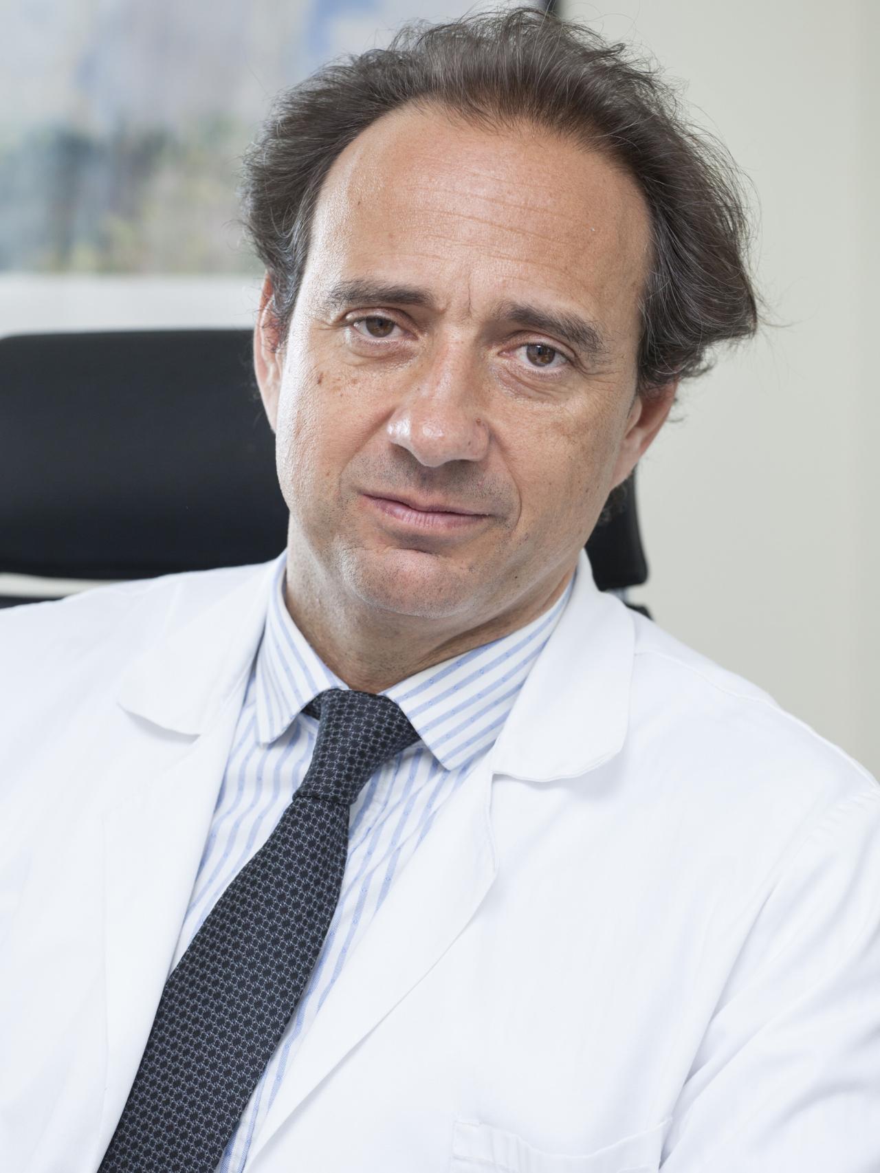 Dr. Rafael Arroyo,  Neurólogo