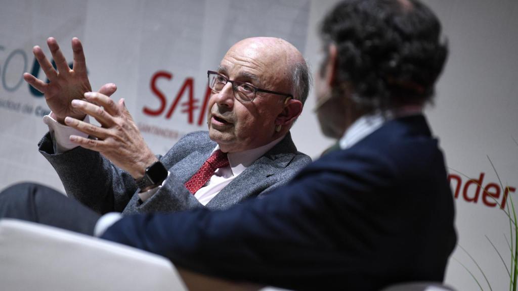 El exministro de Hacienda, Cristóbal Montoro, este año en un foro organizado por Santander.