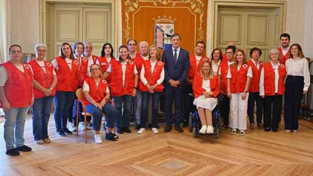 El alcalde de Salamanca recibe a los voluntarios de Cruz Roja
