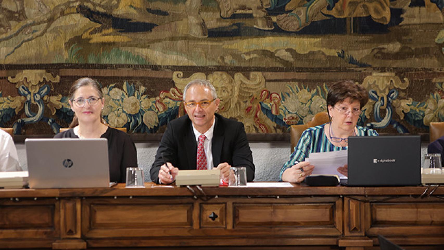 El rector, Ricardo Rivero, durante la celebración del Consejo de Gobierno de la USAL