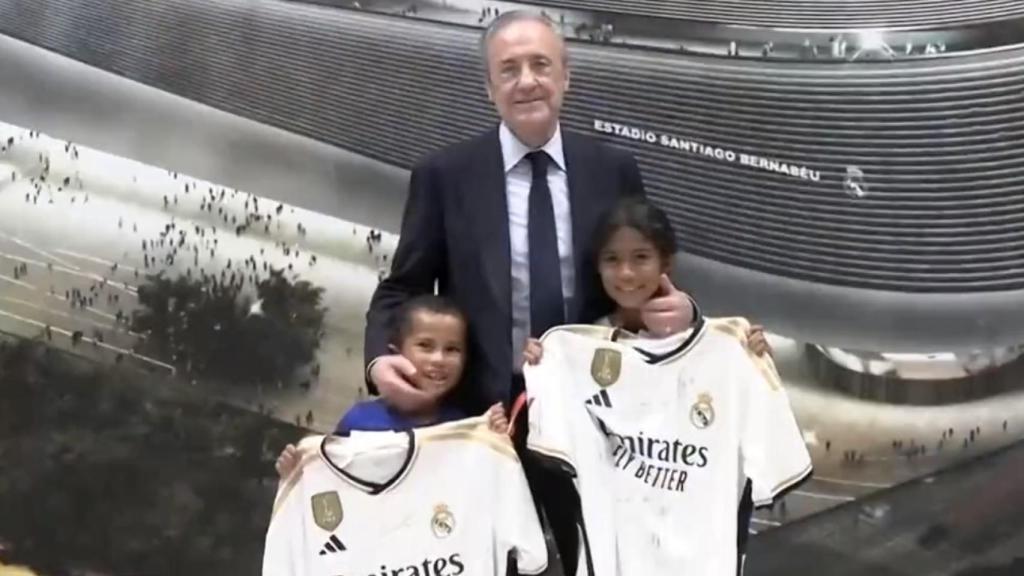 Florentino Pérez, junto a la niña de ochos años que fue amenazada por los ultras del Atlético