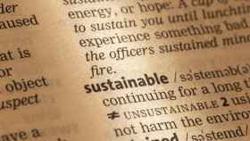 Imagen de archivo de un diccionario con la definición de la palabra 'sostenible'.