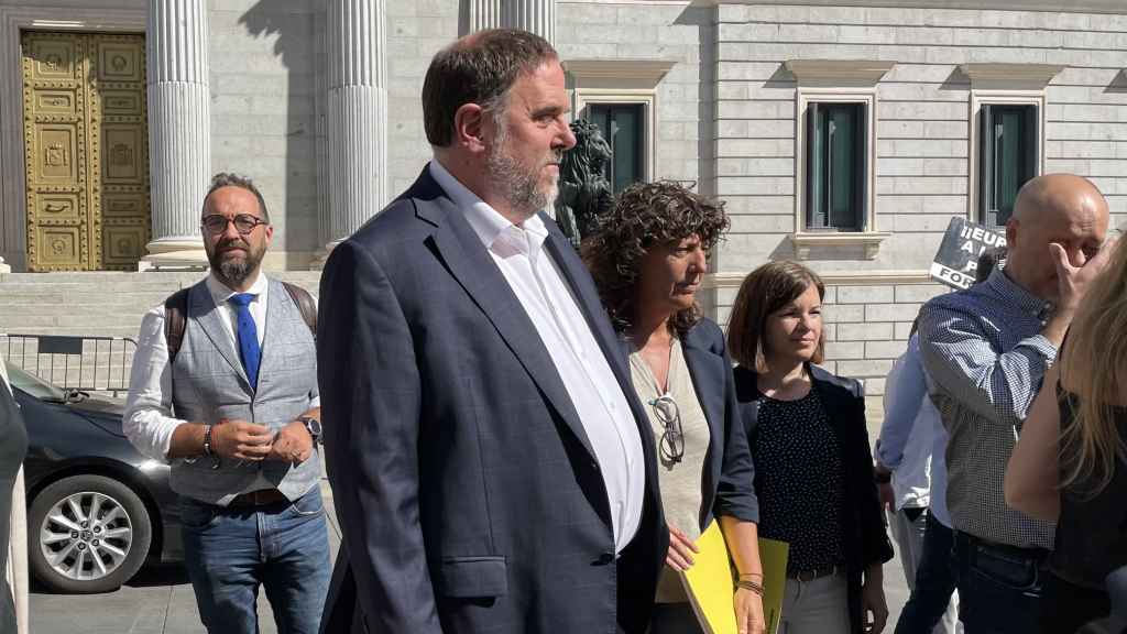 Oriol Junqueras, presidente de ERC, a las puertas del Congreso, este jueves, en Madrid.