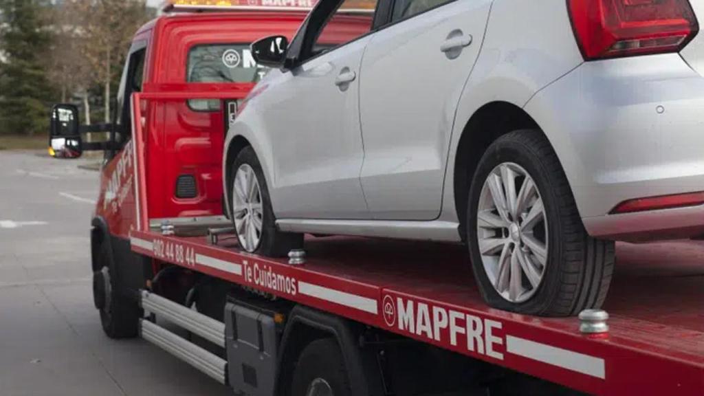 Vehículo de asistencia en carretera de Mapfre.