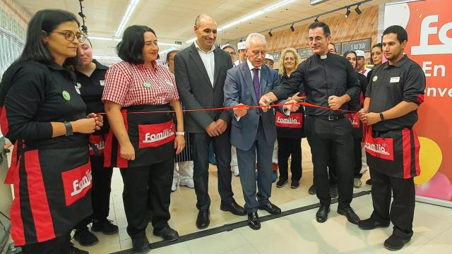 Inauguración del Autoservicios Familia de Culleredo (A Coruña).