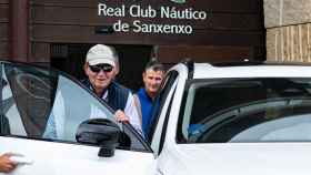 Juan Carlos I a su salida del Real Club Náutico de Sanxenxo (RCNS), a 28 de septiembre de 2023, en Sanxenxo.