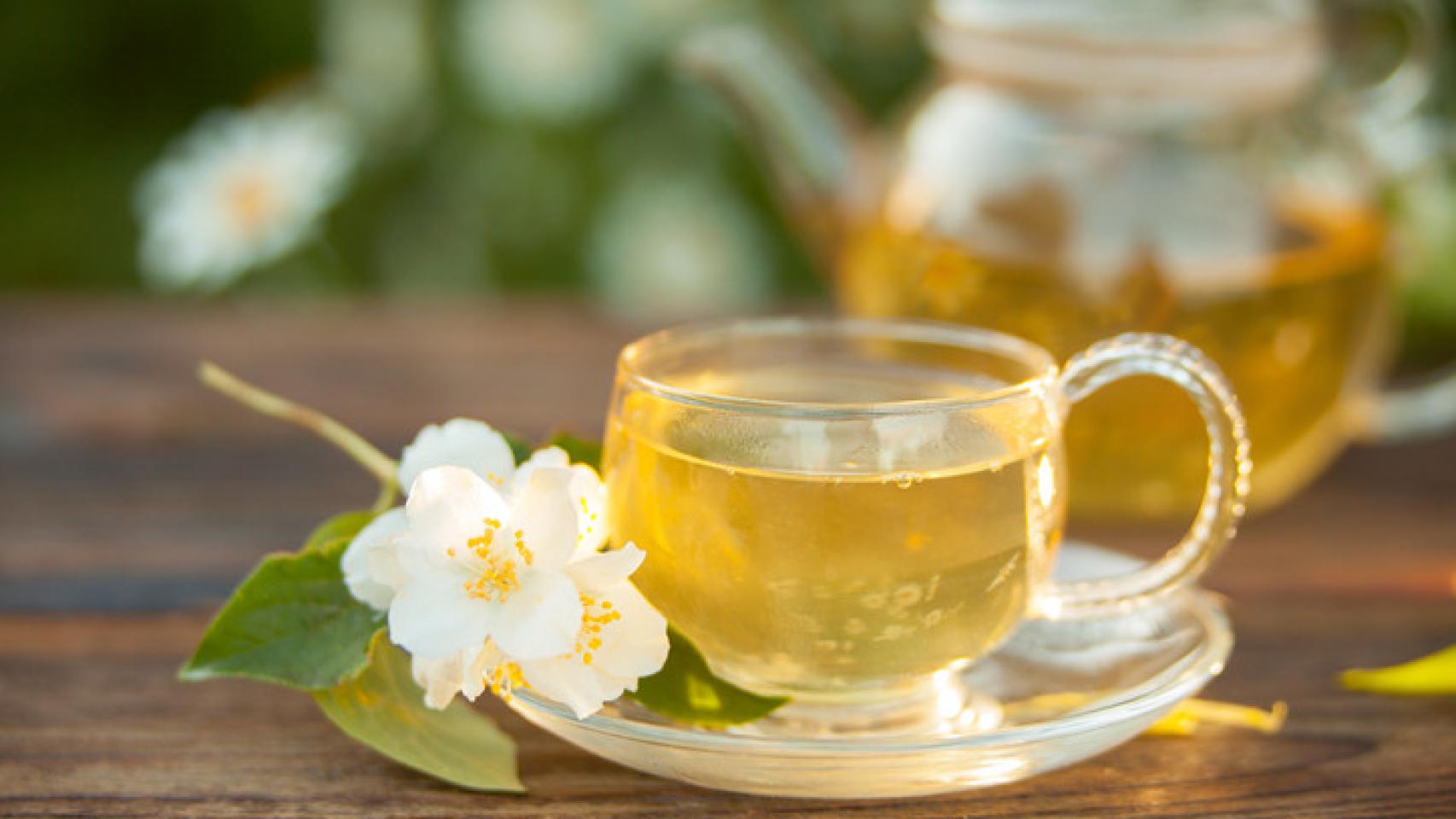 El té blanco, o té de la belleza, tiene numerosas propiedades beneficiosas para la salud