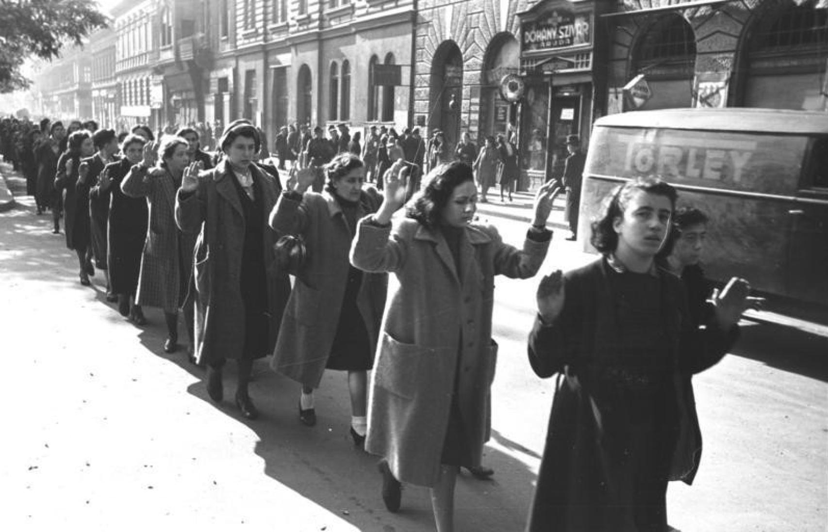 Registro nazi en el gueto de Budapest, en 1944.