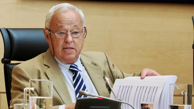 El consejero de Cultura, Gonzalo Santonja, durante su intervención en la Comisión de Cultura, Turismo y Deporte